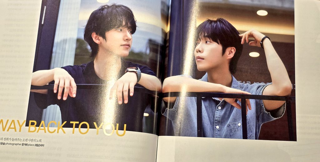 Myuduckee's tweet photo. 내가 홍휘 인터뷰 보겠다고 시어터 플러스를 산다
존나예쁨 ㅠㅠㅠ https://t.co/fGVkB44MTM