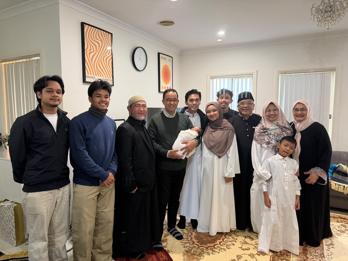 dennyindrayana's tweet photo. Alhamdulillah, sabtu lalu, di Melbourne, aqiqah cucu pertama kami Rayyan Muhammed Edwars dihadiri oleh para sahabat, termasuk tamu kehormatan dari Jakarta, Presiden Anies Baswedan. https://t.co/CSj0qW5p41