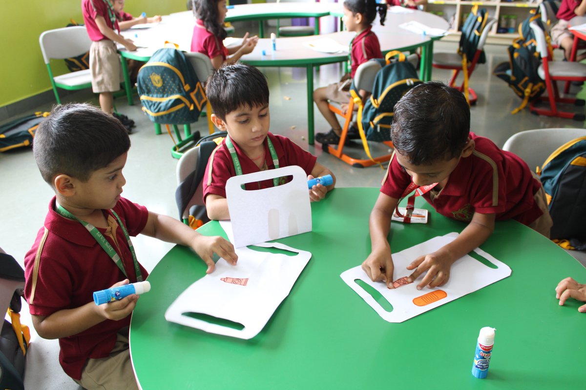 DpsVapi's tweet photo. The Pre-Primary Section celebrated National Doctor's Day with immense enthusiasm, paying tribute to the dedication of healthcare heroes. The DIPSITES embarked on an exciting learning journey to understand the noble profession of doctors &amp; their invaluable contribution to society. https://t.co/paTev6FAFG