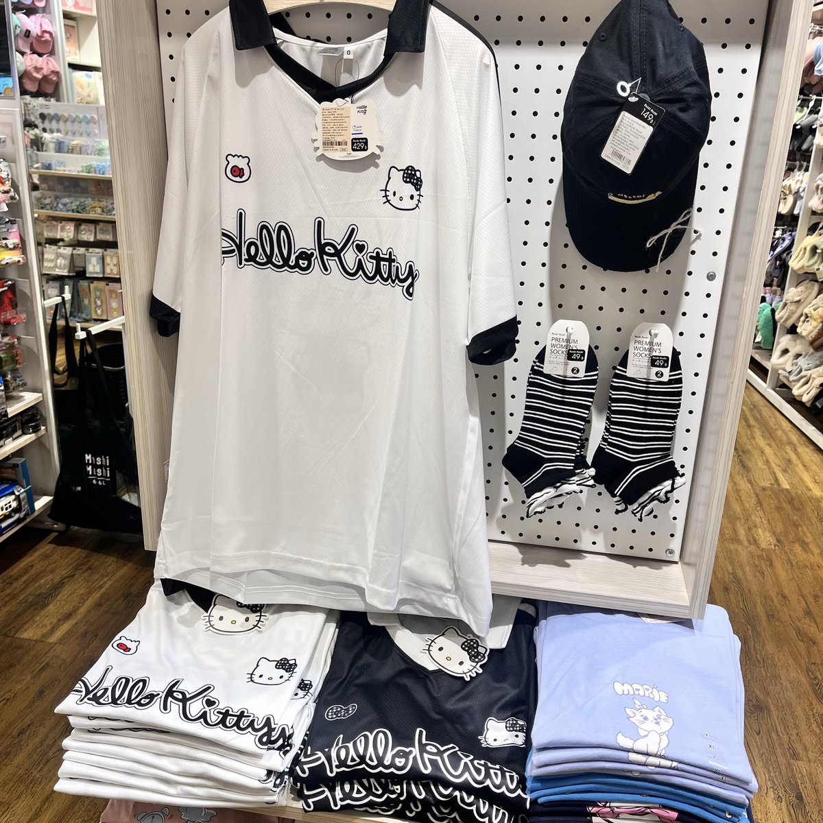 wooperdesu's tweet photo. เสื้อคิตตี้ jersey kitty รับหิ้วตัวละ 499฿ ค่าส่ง 20 อยู่หน้าร้านตอนนี้ใครรับทักเดมได้เลยค่า อยู่ถึง 18:00 นะคะ #คิตตี้ #ตลาดนัดsanrio #ตลาดนัดซานริโอ้ #sanrio #รับหิ้ว #เสื้อjersey https://t.co/Np2agR0fUL