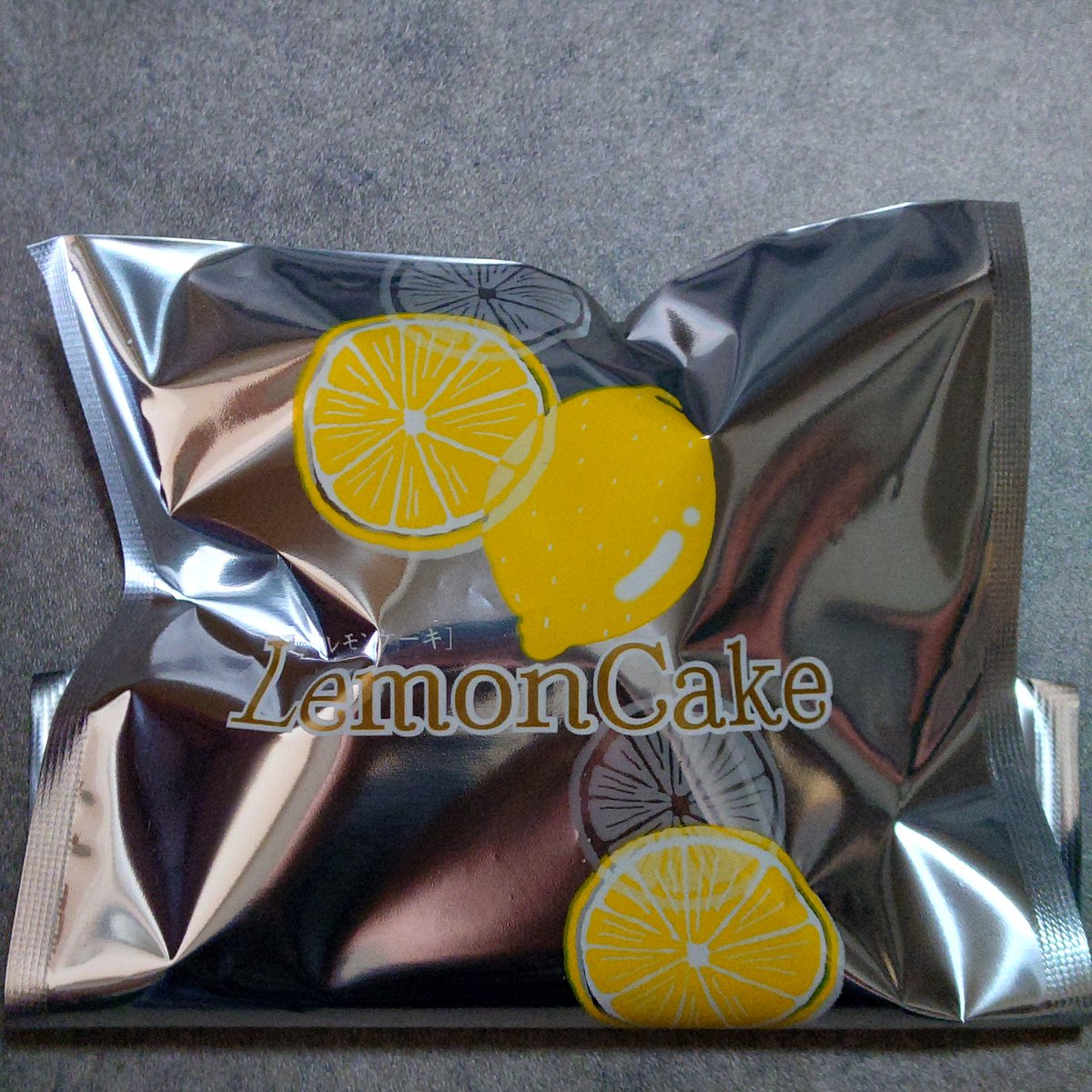 good_old_days__'s tweet photo. 鯱もなかさんの
レモンケーキ🍋
すんごい食べたかった！
食べたい！って思って多分3年ぐらい🫣
レモンの酸っぱさとなんか懐かしい感じがするケーキの甘さ👏
なんで3年も食べてこなかったんだろう😵めっちゃもったいないことしてたよ😵

#ぶーに届け https://t.co/Eui65Z3rkv