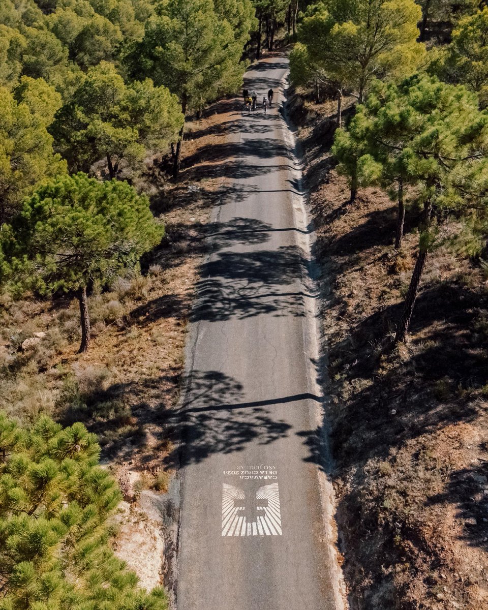 TurismoCaravaca's tweet photo. Si este verano buscas desconectar de verdad, Caravaca de la Cruz tiene el escenario perfecto. 🌾☀️

Naturaleza, tranquilidad, paisajes que invitan a perderse y la esencia de un destino donde cada rincón guarda una historia. Aquí el turismo rural se disfruta sin prisas. 🤩 https://t.co/a8wY5m24Lp