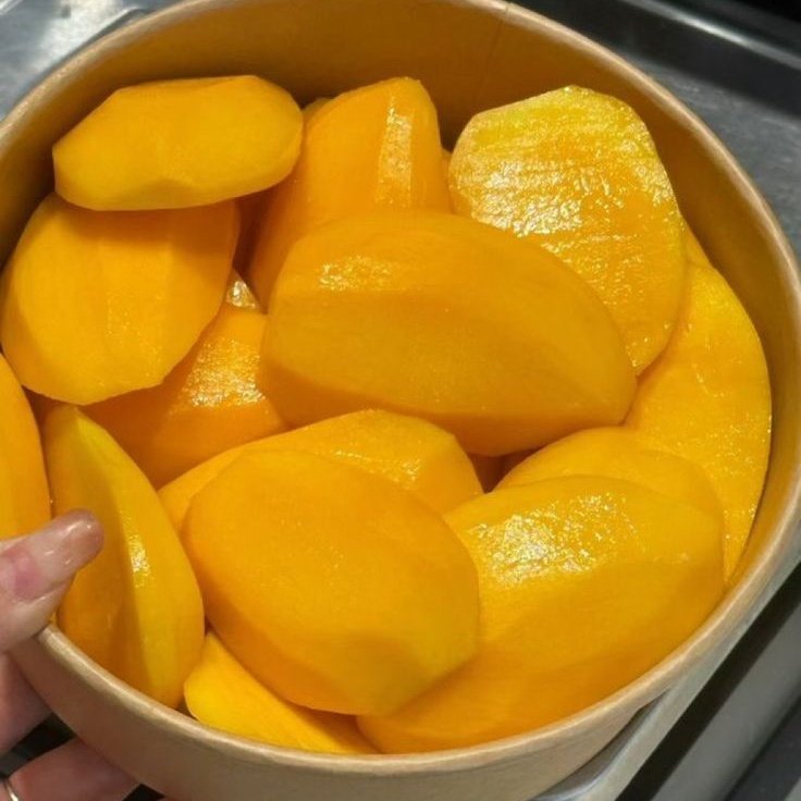 vamp1bella's tweet photo. pick one of your fav fruit ? https://t.co/dYJTdqXEZV