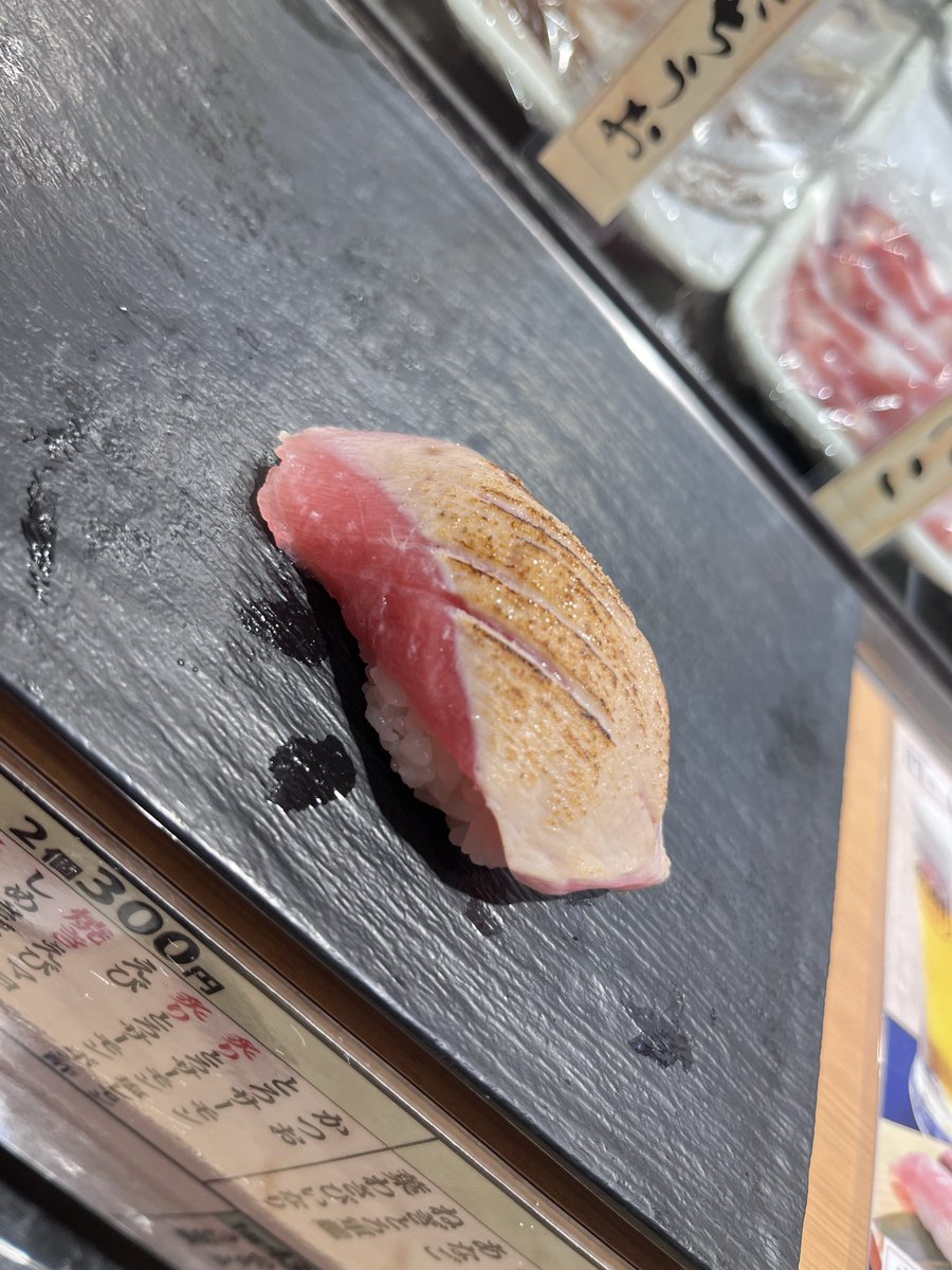 _aiueko_'s tweet photo. こちらの写真はこの後aikoのおててに触れられるとも知らずにへらへらとビールを飲んでいた時の手×2です。
お寿司美味しかったね！🍺 https://t.co/RyhD4ca6zx