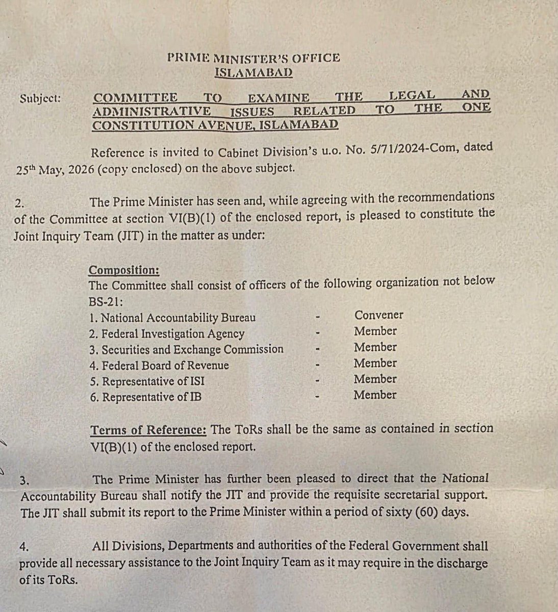 RShahzaddk's tweet photo. الیٹ کا معاملہ ہو تو قانون موم کی ناک اور ثاقب نثار اور شہباز شریف ایک ہو جاتے ہیں جو کام ثاقب نثار نے بطور چیف جسٹس سر انجام دیا وہی شہباز شریف بطور وزیراعظم کر رہے ہیں 
ون کانسٹیٹیعشن کے الیٹ کے اپارٹمنٹ پر پہلے کمیٹی بنائی اب قانونی حیثیت جانچنے کے لئے جے آئی ٹی بنا دی ہے 
جبکہ عدالتیں بہت دفعہ اس عمارت کو غیر قانونی کہہ چکی مگر یہ ماورائے عدالت ھے آئی ٹی بنا کر معاملہ ہمیشہ کے لئے سرد خانے میں ڈال دیا ہے 
بری امام میں غریب کی بستیاں گرانے والی خاتون افسر کو سول ایوارڈ اور الیٹ کی بلڈنگ کی دفعہ الٹا لیٹ جانے والوں کو کیا کہتے ہیں ؟