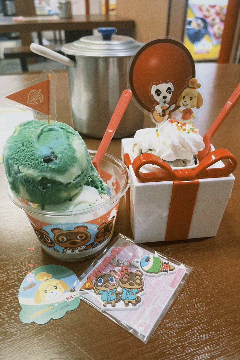 conirue's tweet photo. とりあえず今日の収穫は断トツでこれ🍨🏝️
初日の午前中10時台からアイス食う奴になりました😋🍨🏝️
昨日手に入れたアイス柄のラブラリーバイフェイラーのハンカチと合わせて🫶
#サーティワン
#あつまれどうぶつの森 https://t.co/dtES6Z6Mw3