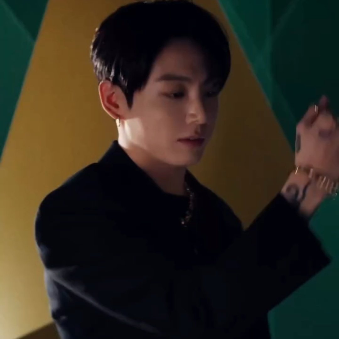 koovarbie's tweet photo. SO PRETTY AND GORGEOUS 😭🫶

#JUNGKOOKxGRAFF
JUNGKOOK FOR GRAFF https://t.co/OsZJB1zffj
