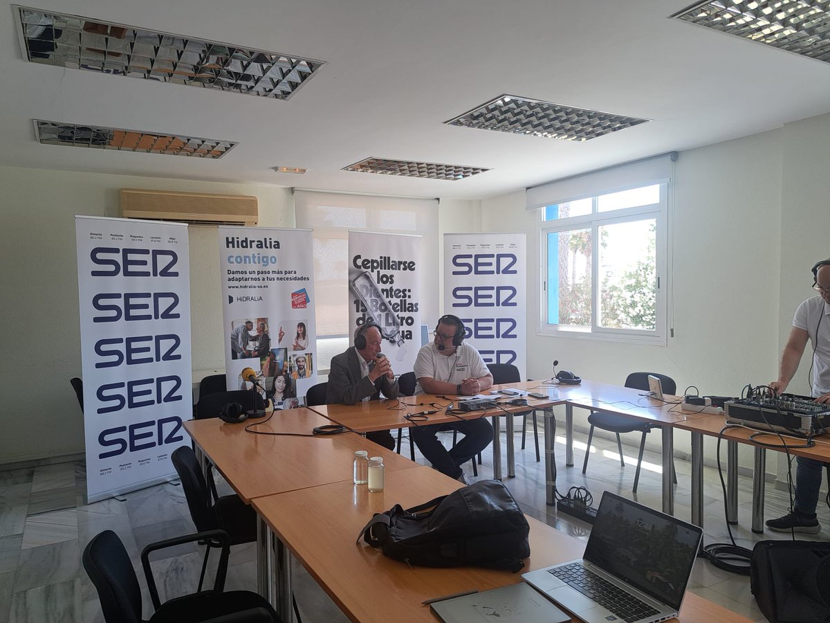 InfoHidralia's tweet photo. 🎙️ Nuestro delegado en #Almería, @IslanAlvaro, participó en @HoyPorHoy desde la #EDAR de #Roquetas para destacar la certificación AA+, la máxima categoría en agua regenerada
♻️💧 Es la 1ª instalación de #Europa en alcanzarla, garantizando un nuevo recurso para el campo almeriense https://t.co/l2Wb0jQuei