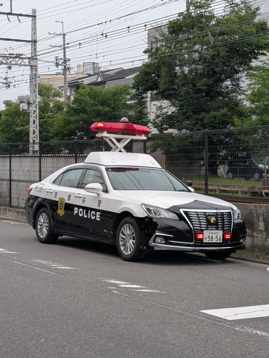 KENTA1385969's tweet photo. 右京区西院太田町の人身事故
🚓右京2・右京4・右京5・右京200・右京205・京都7・京都235・京都交機203・京都交機2㊙㊙・京都機捜㊙㊙・他覆面や鑑識、遺体搬送車など4台 https://t.co/N2myyQYsyd