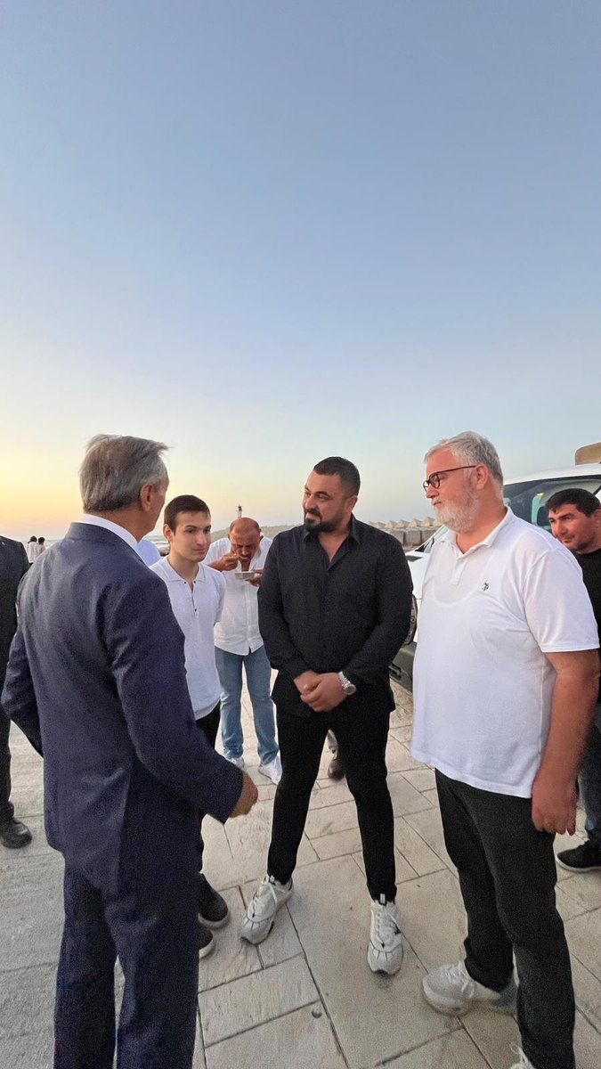 SelukOner3's tweet photo. Sakarya Büyükşehir Belediye Başkanımız Yusuf Alemdar ile sanat ve futbol adına sohbet ettik. https://t.co/yo4D9GhtT6