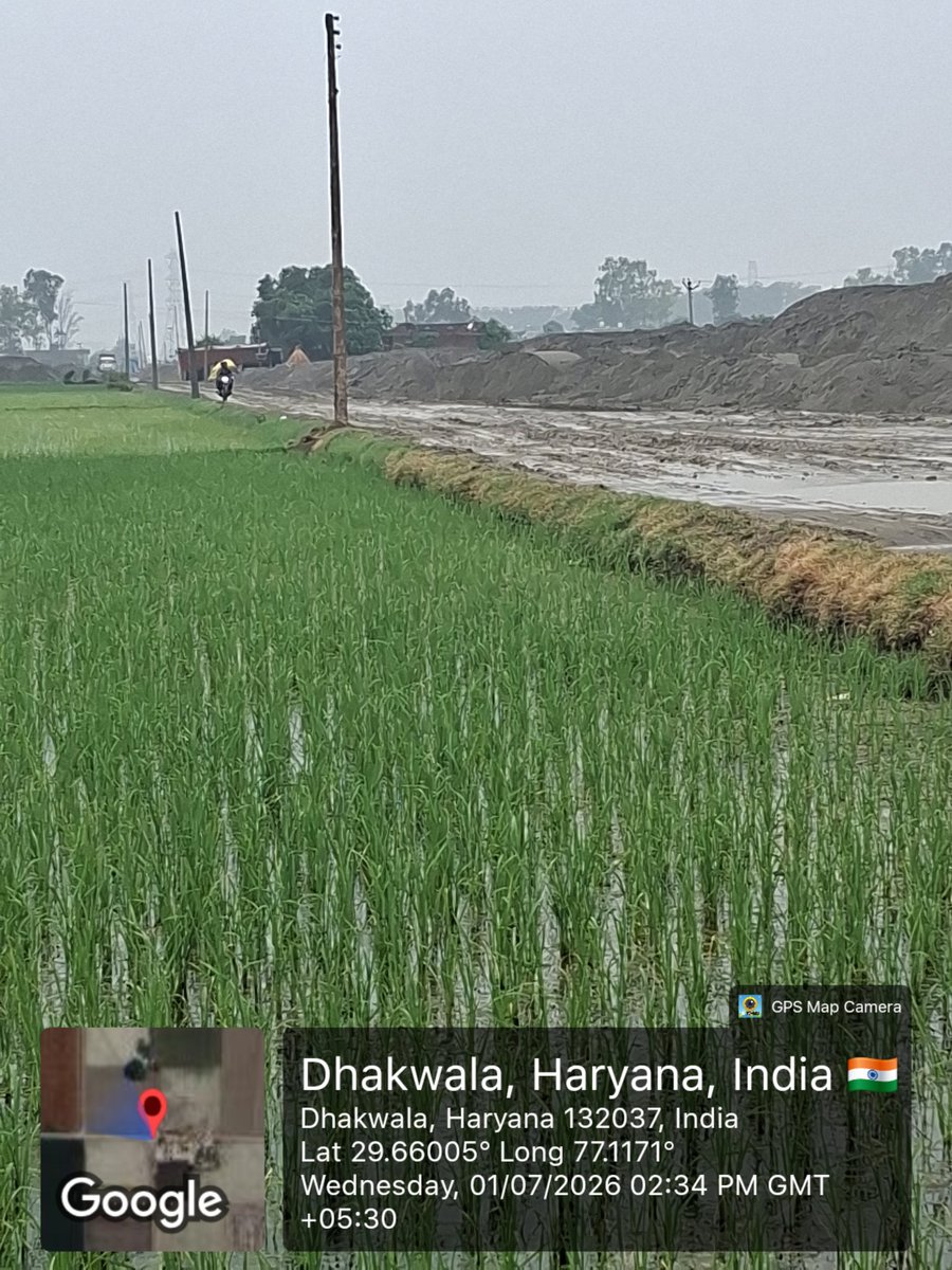 AmanJayestboy's tweet photo. करनाल के डबरकी पार जम्मुखाला  में घरों के पास भारी खनन का शोर और रेत का अवैध स्टॉक है। खनन के ट्रकों ने हमारी सड़कें पूरी तरह तोड़ दी हैं। स्कूल बसों ने आना बंद कर दिया है, जिससे बच्चे स्कूल नहीं जा पा रहे हैं। @cmohry @DCKarnal @HaryanaPwd #CMWindowHaryana @NayabSainiBJP https://t.co/yiClQY1aJL