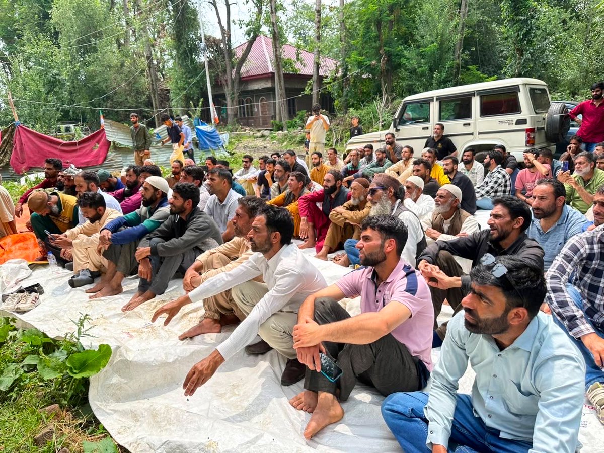 manwarkhankmr's tweet photo. Digital Learning Event at #Kulgam 
Booth Interaction.
@narendramodi @AmitShah @NitinNabin @blsanthosh @tarunchughbjp @iamsatsharmaca @AshokKoul59 @Sunil_SharmaBJP https://t.co/hzcquwfX0i