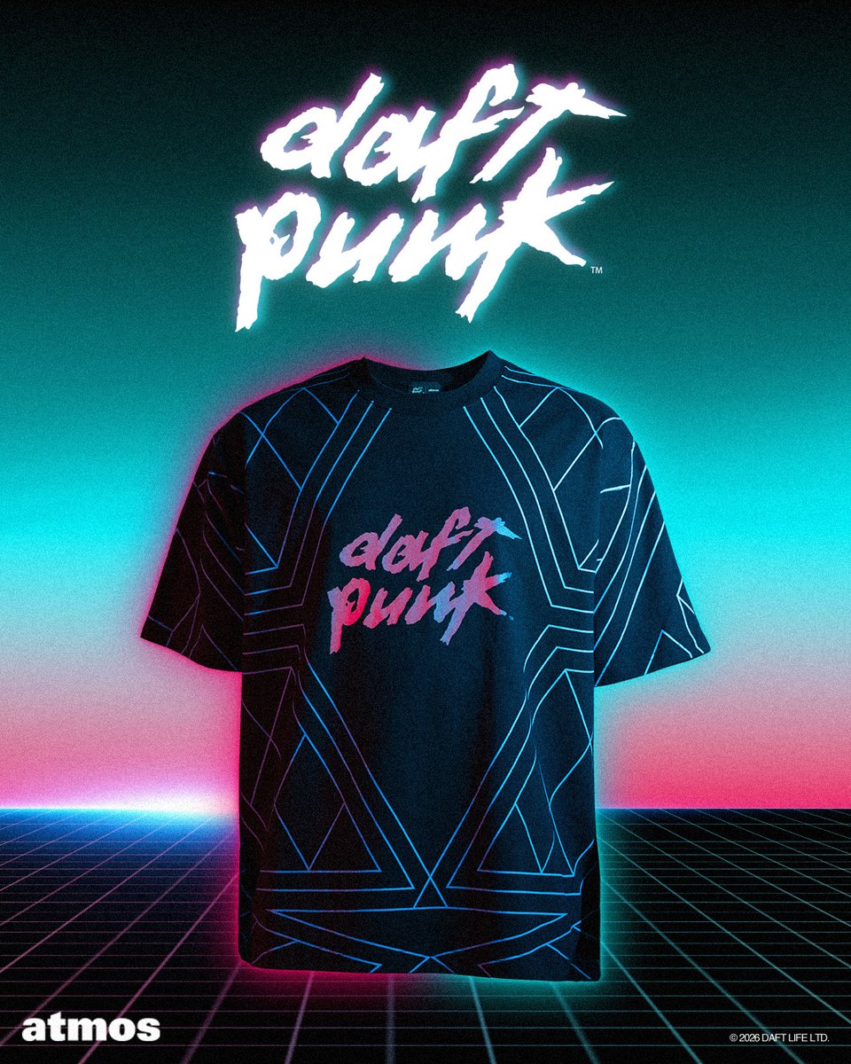 atmos_tokyo's tweet photo. DAFT PUNK × atmos
待望の第二弾コラボレーションが登場。

『ALIVE 2007』からインスパイアされた、ネオンやグリッチが交差する未来的なコレクション。
伝説的ライブの世界観を、atmosらしいストリートスタイルへ落とし込みました。

Technologic Tee、メモリアルスウェット、バーシティジャケットなど、音楽とカルチャーを纏うスペシャルラインナップを展開。
https://t.co/fcWByJUoLq
受注販売｜2026.7.4 - 7.12
発売｜2026.10.17

#atmos #daftpunk #atmosapparel