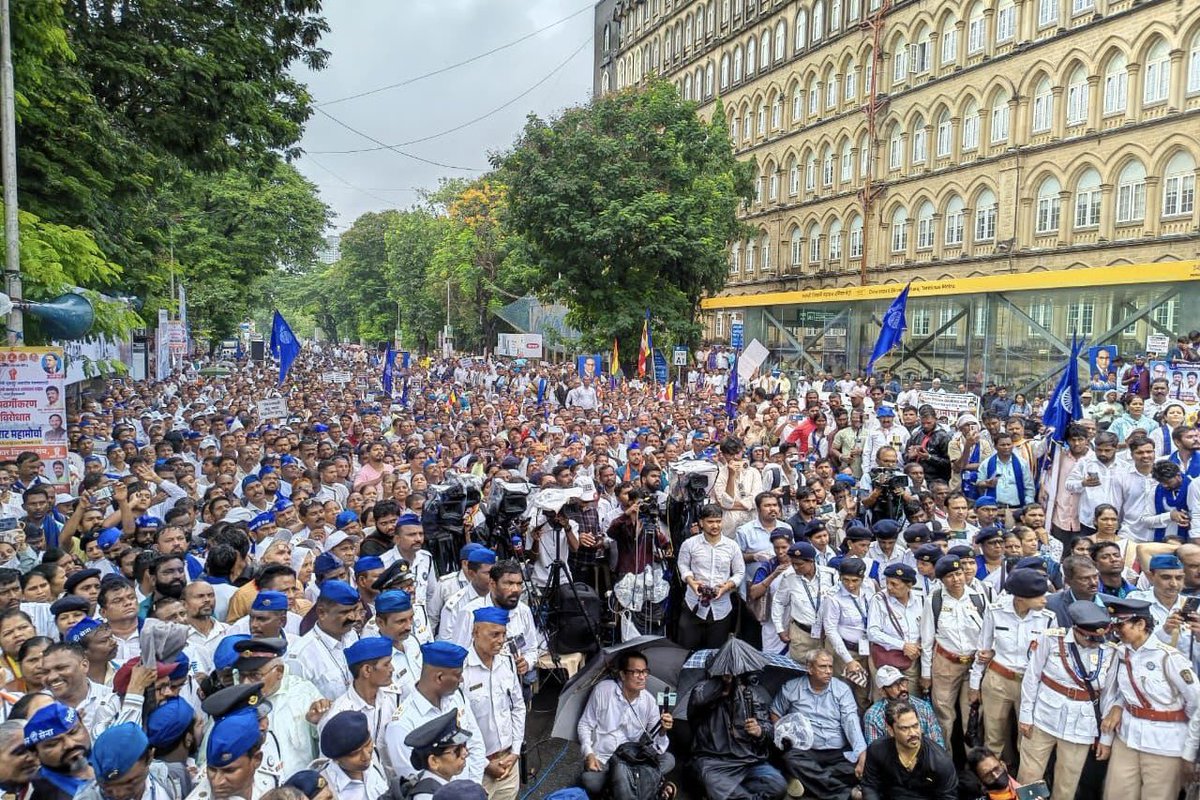 AmbedkarBhimrav's tweet photo. काल मुंबई येथे उपवर्गीकरणविरोधी विराट महामोर्चानिमित्त आयोजित कार्यक्रमात उपस्थित होतो.

अनुसूचित जातींच्या आरक्षणाच्या संरक्षणासाठी लाखो समाजबांधव एकवटले आणि हा महामोर्चा प्रचंड उत्साह, शिस्त व निर्धाराच्या वातावरणात पार पडला.

#BhimraoAmbedkar #JaiBhim #Reservation https://t.co/xZCsqh2w0H
