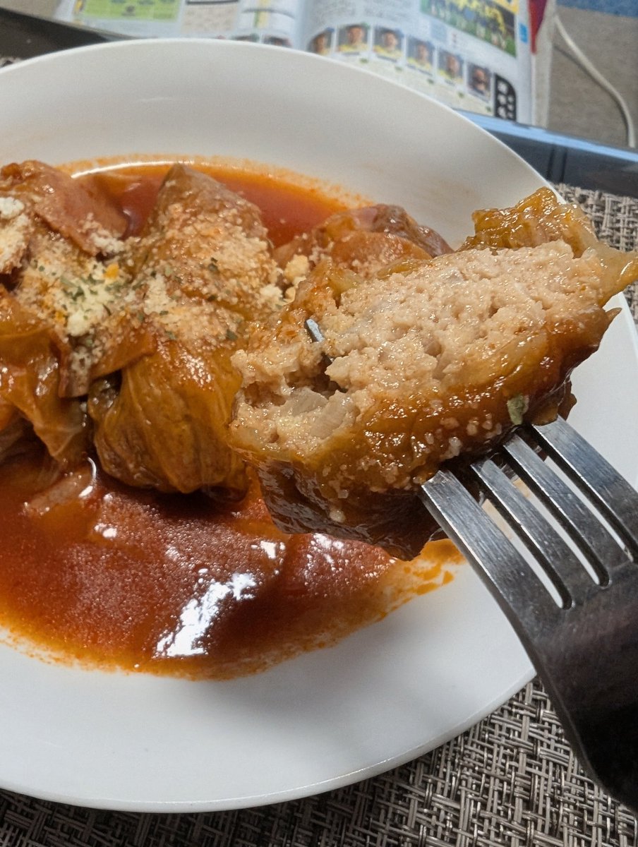 ayusapp's tweet photo. 今日は真面目に晩御飯作りやした。トマト風味のロールキャベツっす🍅
いただきます🙏🙏 https://t.co/GJQugRSOfD