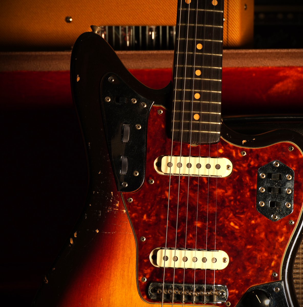 FinestGuitars's tweet photo. Finest Guitarsが取り扱うヴィンテージギターを紹介するブログ「Finest Guitars Pre. Vintage Guitar File」、更新しました!
第8弾は1962年製 Fender Jaguar Sunburst!
#FinestGuitars #エレキギター #VGF #Fender https://t.co/4xFzfSjjB1