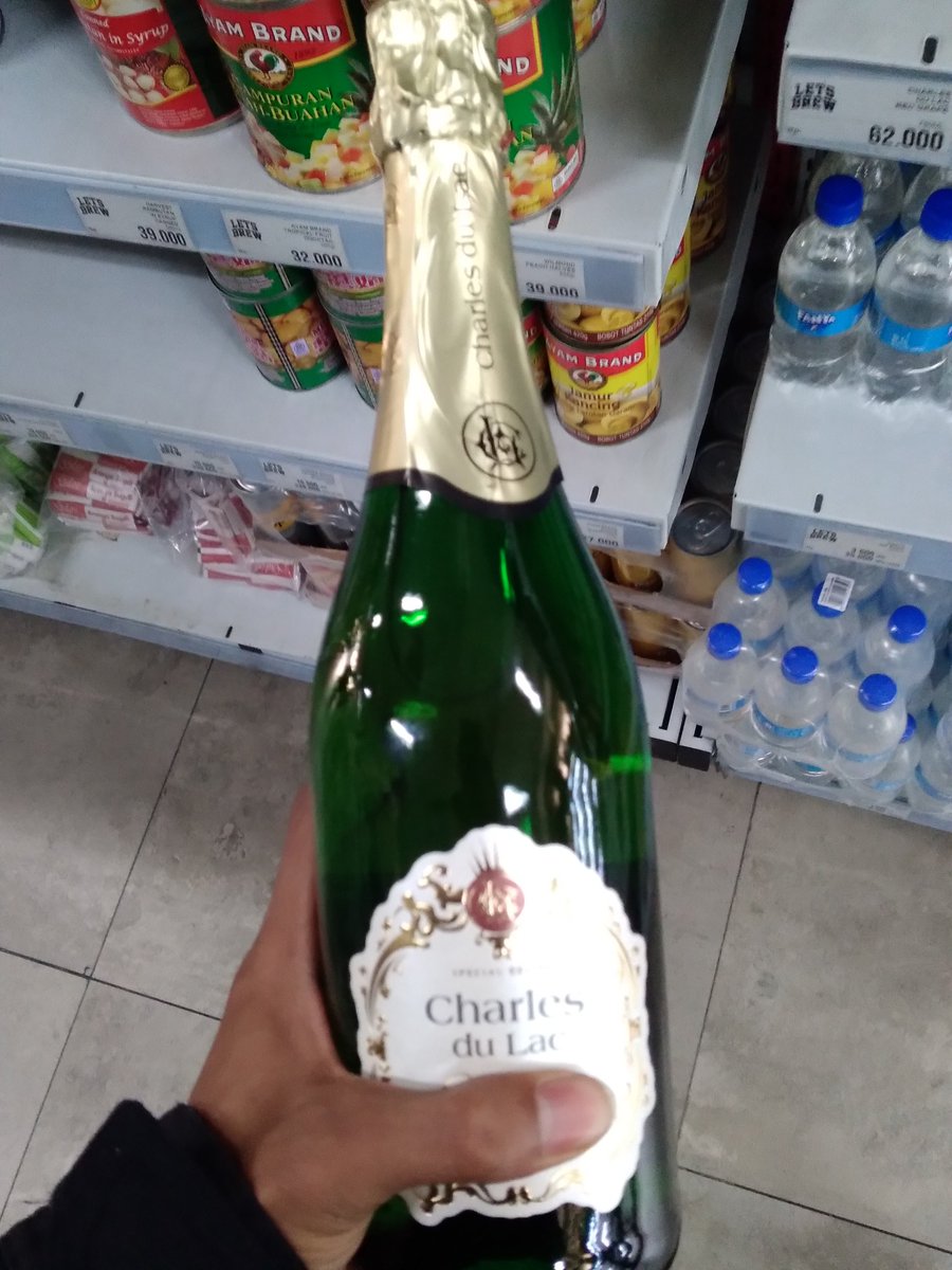 Tama14101's tweet photo. Wednsday wine. https://t.co/xbxWOilU9g