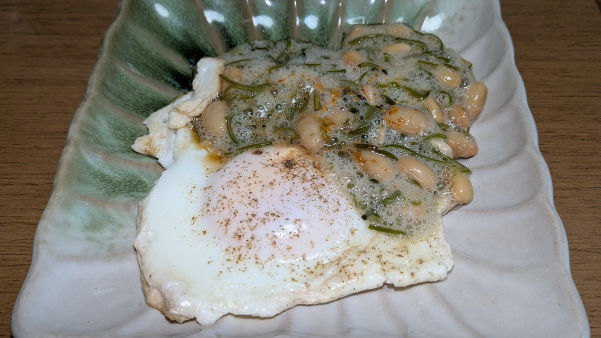Tami_Yamato's tweet photo. 令和八年七月一日

昼ごはん
・茹で目玉
　和布蕪納豆掛け

ご馳走様でした。 https://t.co/6PDCPVv2wp