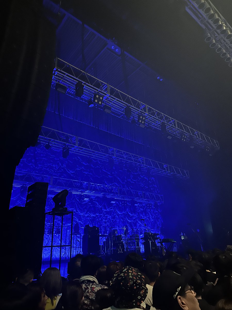 TonicMarson's tweet photo. 整番1900番台で最前ブロックスタート！！
細美さん拝むぜ〜！！
初ハイエイタス楽しむ🎸 https://t.co/wcpgy9IRRj