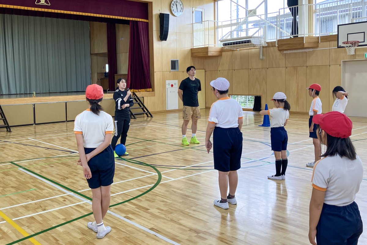 sekisho_athlete's tweet photo. 6月18日（木）、#ゴールボール の #高橋利恵子 選手が、千葉県柏市立豊小学校にて体験会を実施しました🏫✨

3×3バスケットボール  #嘉野啄也 選手のご紹介で実現🤝小学5年生約90名が参加しました🔵👂

 体験会後には「またやりたい！」との声が多く、魅力を届ける貴重な時間となりました👏✨ https://t.co/N4KXH3C06x