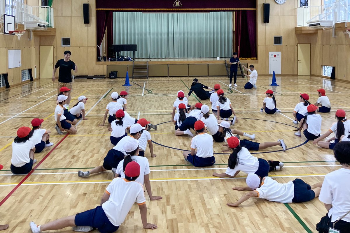 sekisho_athlete's tweet photo. 6月18日（木）、#ゴールボール の #高橋利恵子 選手が、千葉県柏市立豊小学校にて体験会を実施しました🏫✨

3×3バスケットボール  #嘉野啄也 選手のご紹介で実現🤝小学5年生約90名が参加しました🔵👂

 体験会後には「またやりたい！」との声が多く、魅力を届ける貴重な時間となりました👏✨ https://t.co/N4KXH3C06x