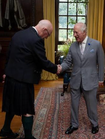 cenchos's tweet photo. @ScotExpress 'So, John. So what *do* you have under you kilt?'
'Umm mumble grovel cringe, Your Majesty.' https://t.co/EJSMr55ckM