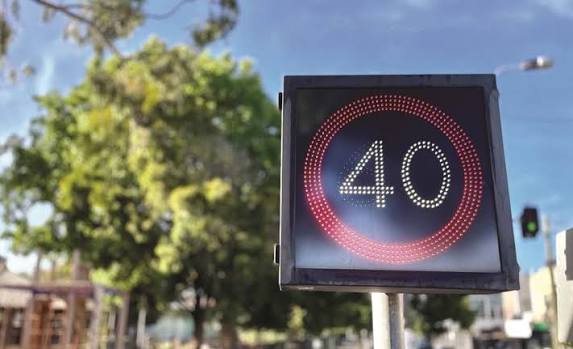 nivek1965's tweet photo. @mjgal @PMalinauskasMP should install 2 led numbered signs at entrance to OBahn displaying number of days since non-OBahn buses have entered the track. https://t.co/YWiucGwCSf