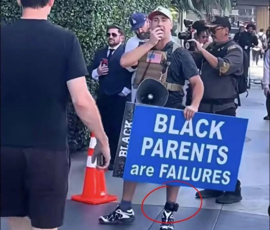 mmpadellan's tweet photo. This MF calling Black parents failures while wearing an ankle monitor is peak ironic stupidity https://t.co/4ktXrk8eqQ
