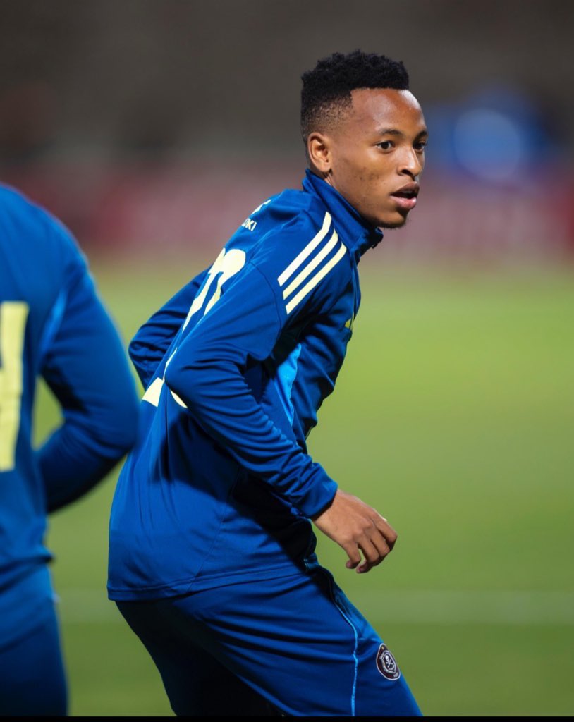 Thandeka_14's tweet photo. Oh boy boy❤️🥹🥹❤️You carried us when we needed you the most🥹Always willing to fight for the badge and not even once did I see you sulking when your teammates were letting you down🥹You deserve everything football has to offer and we will be behind you❤️ #OnceAlways 🏴‍☠️☠️🏴‍☠️ https://t.co/pdqtPysWA4