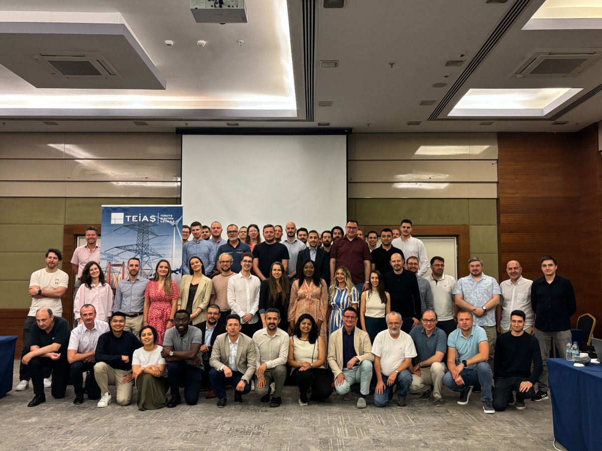 kurumsalTEIAS's tweet photo. OPC/STA Yaz Zirvesi 2026, İstanbul
TEİAŞ, 16-18 Haziran tarihleri arasında İstanbul'da OPC/STA Yaz Zirvesi 2026'ya ev sahipliği yaptı. Zirvede, Kesinti Planlama Koordinasyonu (OPC) ve Kısa Dönem Arz Yeterliliği (STA) değerlendirmeleri hakkında iş birliğini güçlendirmek ve fikir alışverişinde bulunmak üzere İletim Sistemi Operatörleri (TSO'lar), Bölgesel Koordinasyon Merkezleri (RCC'ler) ve ENTSO-E temsilcileri bir araya geldi.
Zirve, 2026 yılının ilk yarısında elde edilen ilerlemeyi gözden geçirmek, önümüzdeki kilometre taşları üzerinde mutabakat sağlamak ve gelecek aylara ilişkin temel öncelikleri değerlendirmek adına değerli bir forum oluşturmuş olup özellikle enerji dönüşümünün güç sistemi operasyonlarını yeniden şekillendirmeye devam ettiği bir dönemde, güvenli, güvenilir ve dayanıklı bir enterkonnekte Avrupa elektrik sisteminin sürdürülmesinde yakın işbirliğinin ve koordineli operasyonel planlamanın önemini pekiştirdi.
TEİAŞ olarak tüm katılımcılara değerli katkıları, aydınlatıcı fikirleri ve işbirliği ruhu için teşekkür ederiz. Süregelen işbirliği sayesinde bölgesel koordinasyonu güçlendiriyor ve Avrupa enterkonnekte şebekesinin güvenli ve verimli çalışmasına katkıda bulunuyoruz.

#TEIAS #ENTSOE #TSO #RCC #OPC #STA #OutagePlanning #ShortTermAdequacy #GridOperations #PowerSystem #EnergyTransition #RegionalCooperation