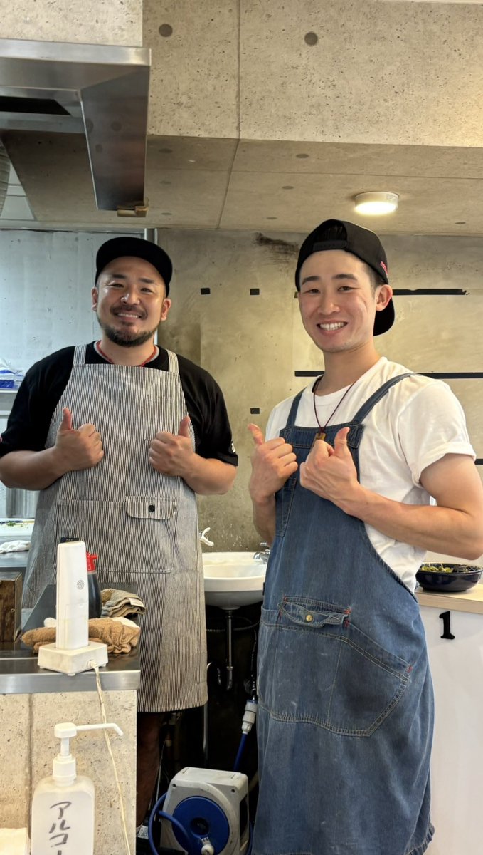Hikaru1932946's tweet photo. ご報告
本日よりオープンしました
三浦家ROZEOの店長になりました！
まだまだ未熟者ですが精一杯がんばりますのでよろしくお願いいたします！
今後とも金町と町屋どちらもよろしくお願いいたします！！ https://t.co/nghrTqLYLX