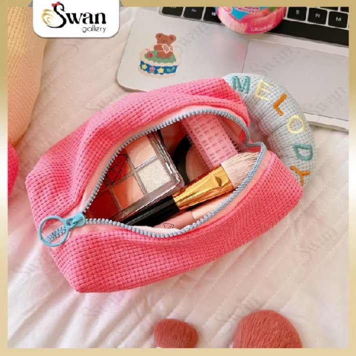 kiteneush's tweet photo. Pouch gemes yang muat banyak! 💗 Makeup, skincare, sampai aksesoris jadi lebih rapi. Bahannya tebal dan lucu banget!
https://t.co/8naaby2qxG https://t.co/4tRr4XtJsg