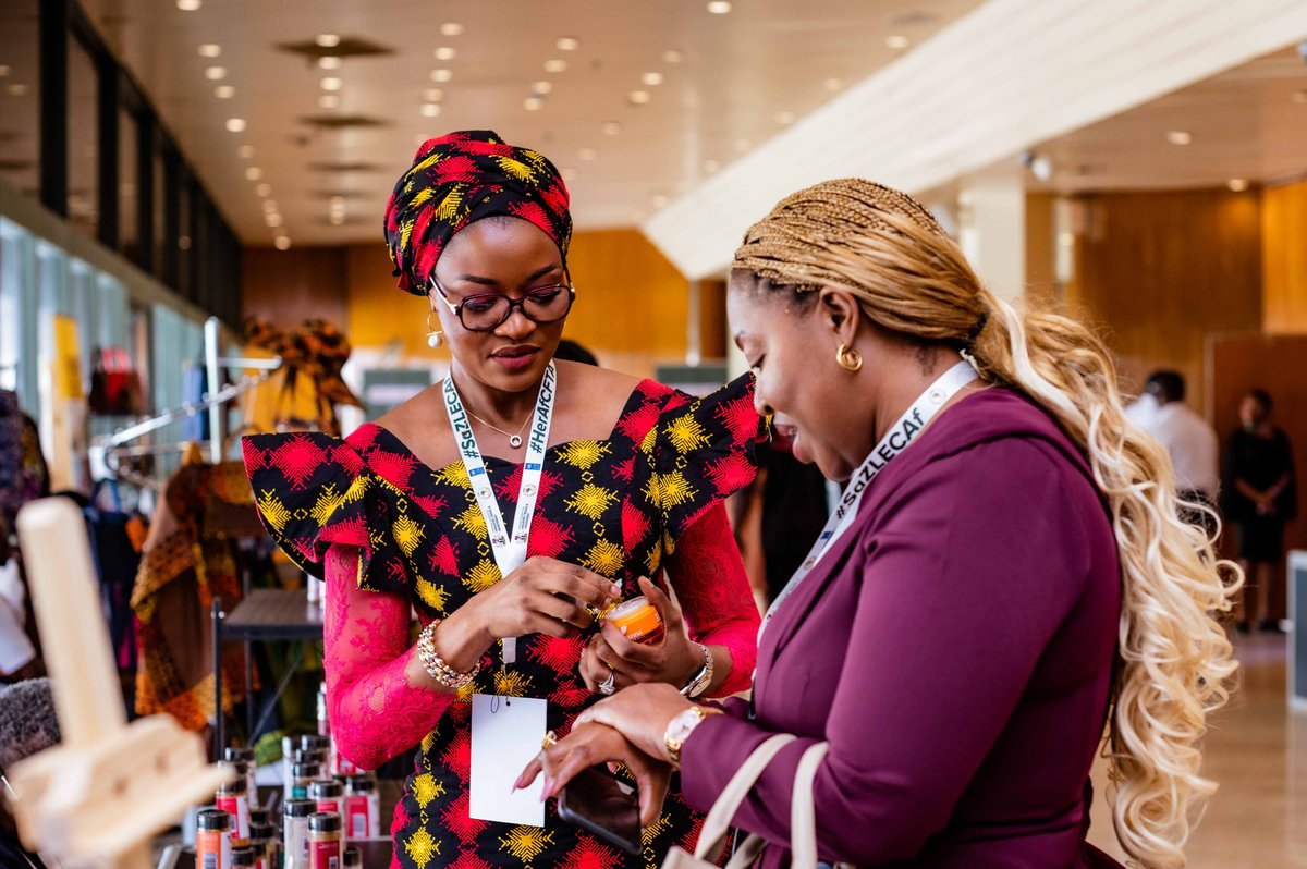 UNDPAfrica's tweet photo. Behind Africa’s trade transformation are its women. 🧕🏾👩🏾🦱
#HerAfCFTA is a platform to galvanize, connect & leverage partnerships for the bold and brilliant women leading intra-African trade & powering an inclusive “Made in Africa” revolution. 🌍
#WomenInTrade https://t.co/HF8p6q7gcC