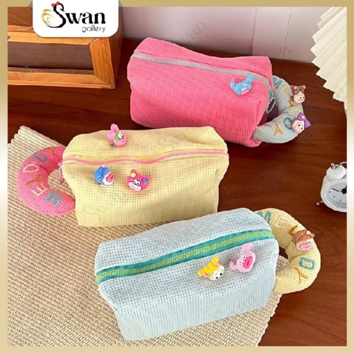 kiteneush's tweet photo. Pouch gemes yang muat banyak! 💗 Makeup, skincare, sampai aksesoris jadi lebih rapi. Bahannya tebal dan lucu banget!
https://t.co/8naaby2qxG https://t.co/4tRr4XtJsg