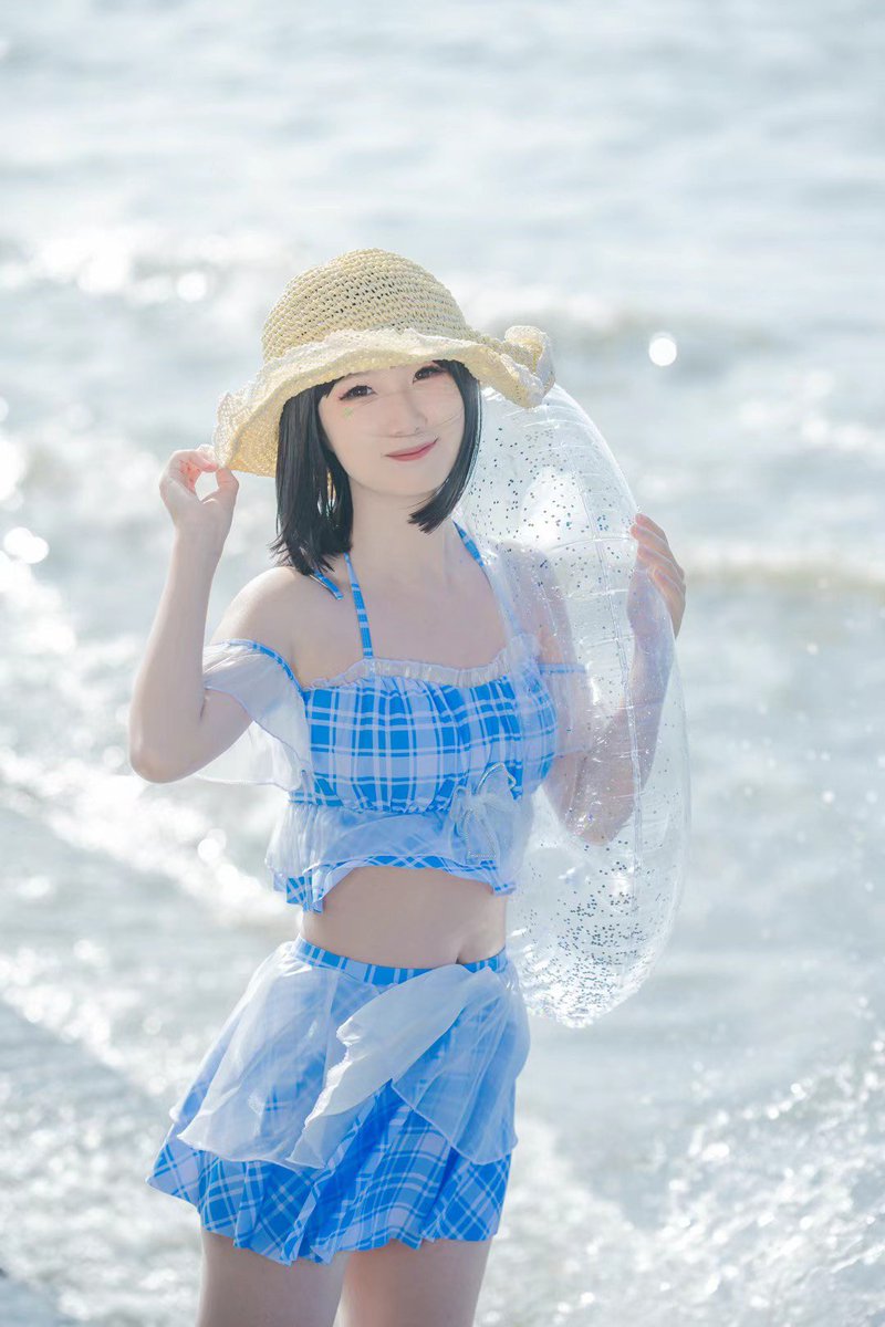 AdeSSo_ruu's tweet photo. おまけに
黒髪時期でちょっと肉付いてるるーちゃん https://t.co/13cIqyLtpM