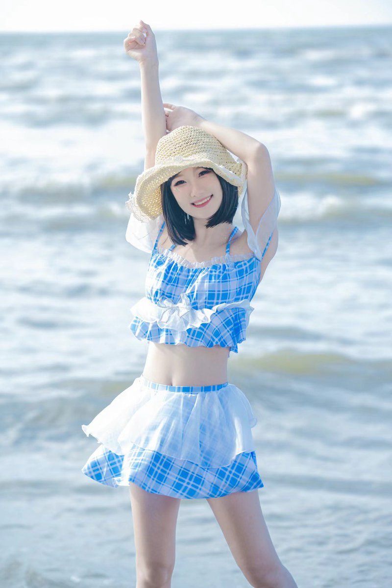 AdeSSo_ruu's tweet photo. おまけに
黒髪時期でちょっと肉付いてるるーちゃん https://t.co/13cIqyLtpM