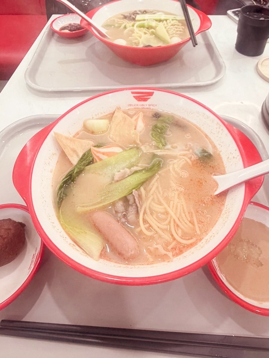nyandayo0120's tweet photo. 昨日は休んでごめんなさい。オーナーさんからの電話で起きました。その後麻辣湯行きました。反省してます。名誉挽回したいので7月の目標は寝坊ゼロと来店100人です。夜露死苦。6月ありがとうございました。 https://t.co/Lu6Y6lJAEl