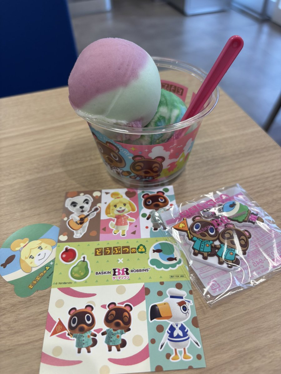rcni0055's tweet photo. 早速食べたよ❣️
店内BGMも流れてて🎵
キャラたちのポップも可愛かったな🥰️
プレゼントボックスの方もゲットしたけど何に使う？？
#どうぶつの森
 #サーティワン https://t.co/M4xe5Ygfg1