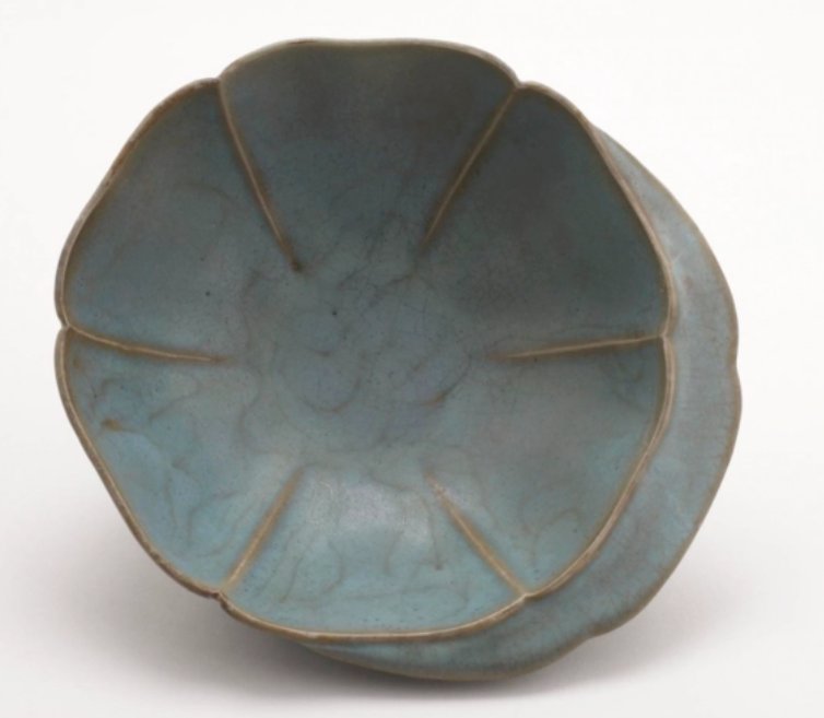 la_pi27147's tweet photo. Jun Kiln Sky Blue Glaze Floral Lobed Bowl
Six-petal lobed Jun bowl of Song-Jin Dynasty, uniform sky blue glaze with fine crackles, raised vein partitions, plain elegant monochrome Jun ware of Yuzhou.
#禹州钧瓷 #宋金钧窑天青六瓣花口盏 https://t.co/fY56LKBb0h