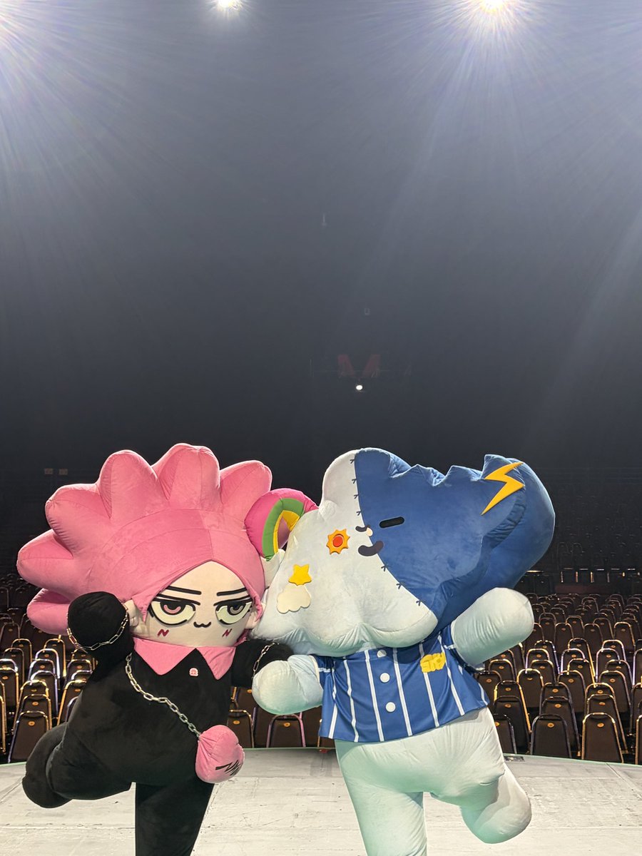 neona_GMMTV's tweet photo. วันนี้น้องลูกอูมีปาตี้!! 🎉🥳
#WUTheSeriesAfterParty
#NEONA #SMYLE https://t.co/Nit1P35qMN