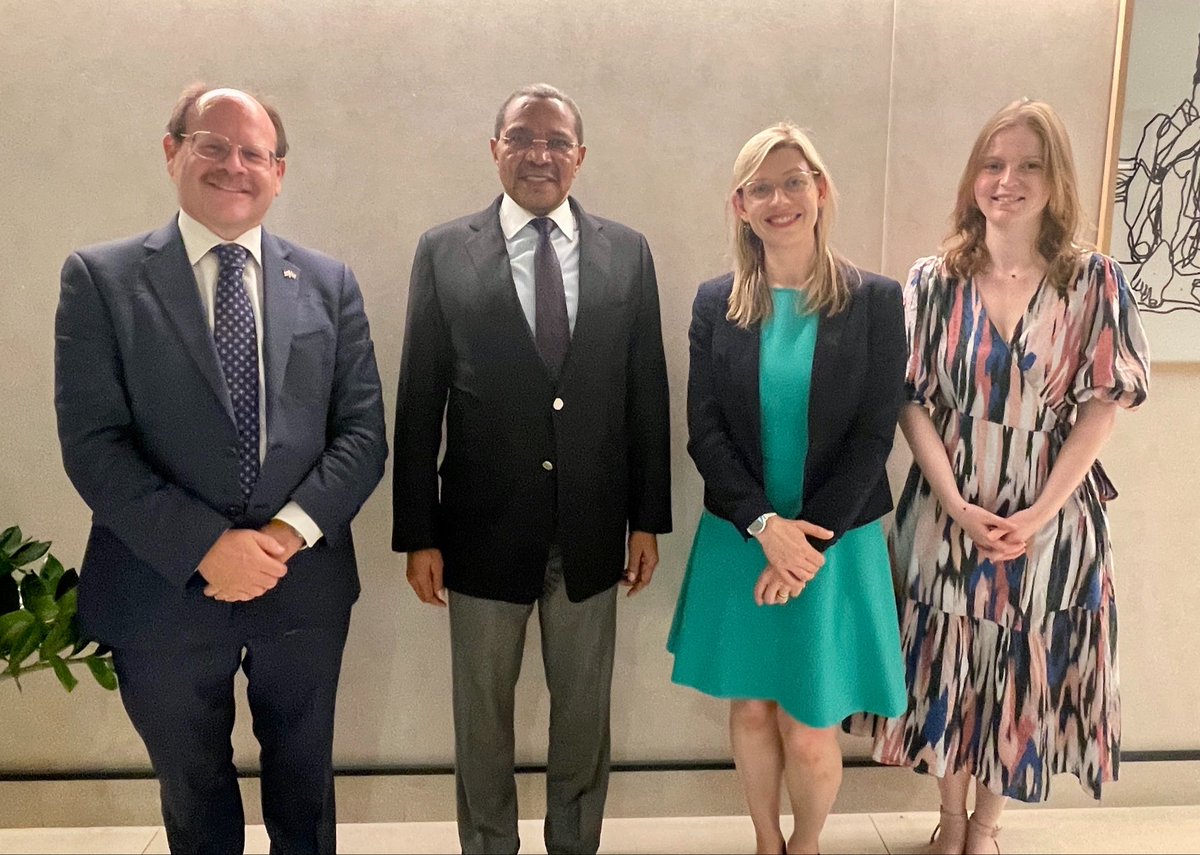 Davidwillashley's tweet photo. The UK strongly supports the @_AfricanUnion’s efforts to achieve lasting peace in #SouthSudan through inclusive dialogue.

Delighted, while in London, to discuss 🇸🇸 with the AU High Representative, former President @jmkikwete￼￼, alongside my @FCDOGovUK colleagues. https://t.co/QrfmOjyGjJ