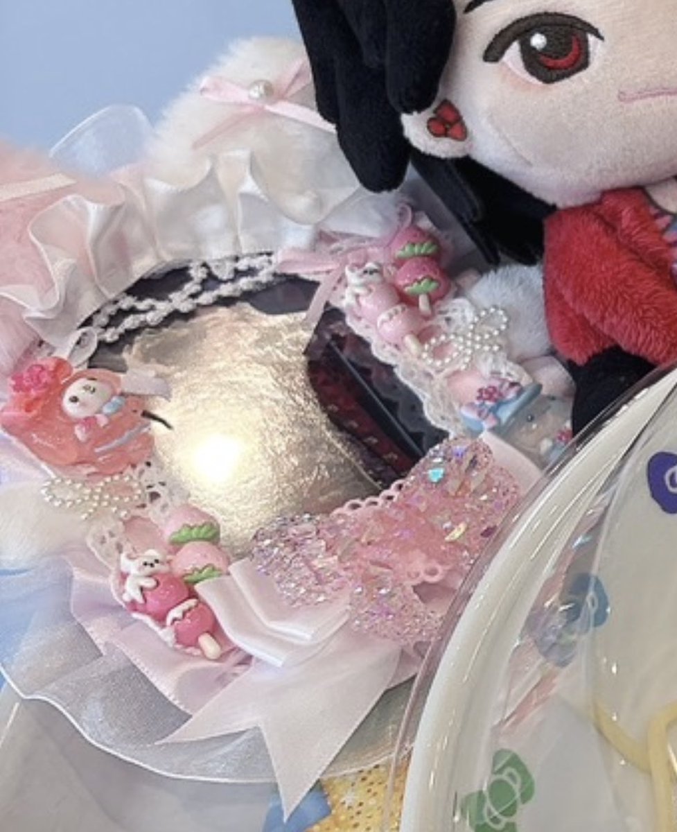 runrun_ku55's tweet photo. 【落し物】【拡散希望】
本日15:30頃(詳細の時間は不明)に、池袋周辺にて画像のフォトカをケースごと紛失してしまいました。中身は画像二枚目のミセスの大森元貴さんです。こちらとても大切にしていたものです。
もしお見かけの方や拾われた方がいらっしゃいましたらご連絡ください…お願いいたします https://t.co/KWSy1z9GtB