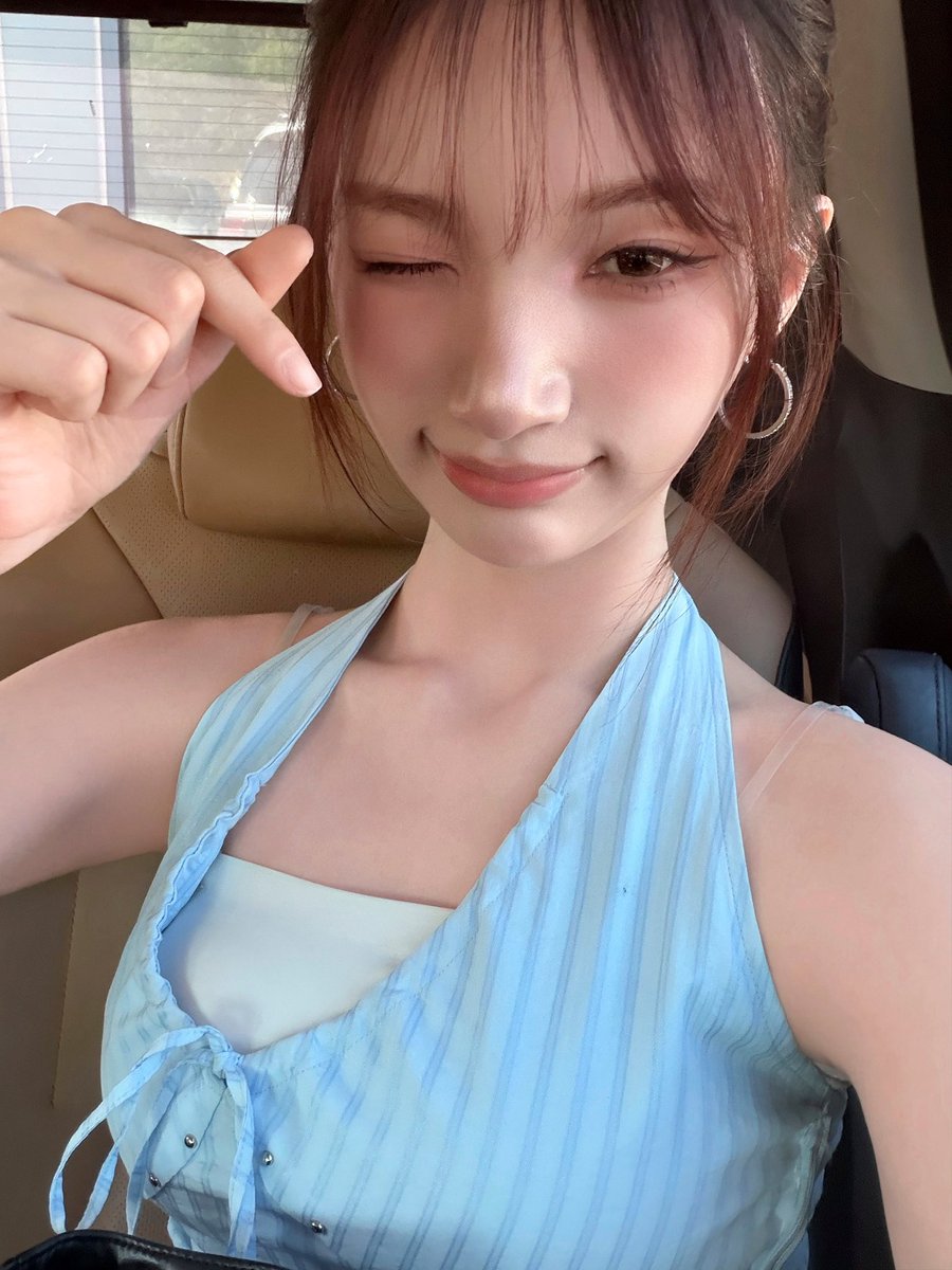 ifeyearchive's tweet photo. [PHOTO] 260701 PLUS CHAT

“🙂😙”

#ifeye #이프아이 #SASHA #사샤 https://t.co/UI53SVcaO2