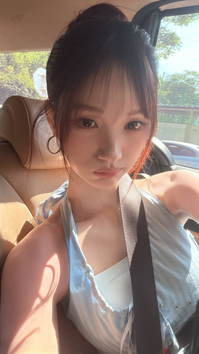 ifeyearchive's tweet photo. [PHOTO] 260701 PLUS CHAT

“🙂😙”

#ifeye #이프아이 #SASHA #사샤 https://t.co/UI53SVcaO2