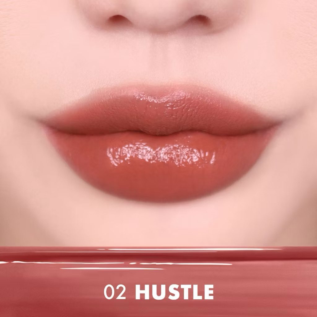 bulbulkun's tweet photo. In case you’re wondering if Somethinc Lip Glaze is worth it… trust me, it’s worth every bit!!✨

Di aku, warnanya bener-bener sama kaya yang di katalog!!♥️

ON ME                                  ON CATALOG https://t.co/I1ZgoUe8yW