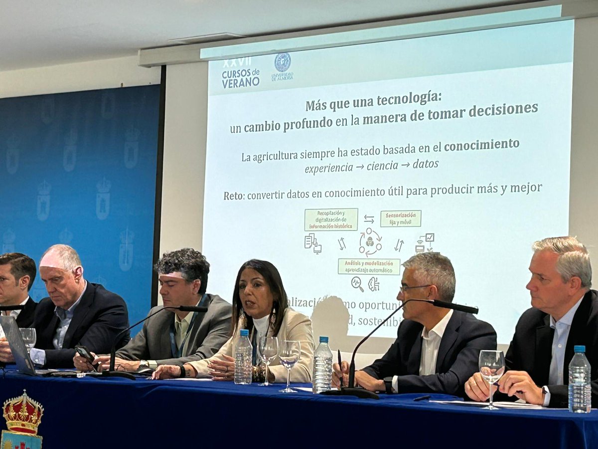 IfapaJunta's tweet photo. La presidenta del #IFAPA, @martabosquet, participa en los #CursosdeVerano de @ualmeria para dar a conocer los proyectos de #digitalización agrícola 🛜🚜

Ha explicado el trabajo del IFAPA en este ámbito y las líneas de investigación, innovación y transferencia del conocimiento🌱 https://t.co/BhuJLuQo0X