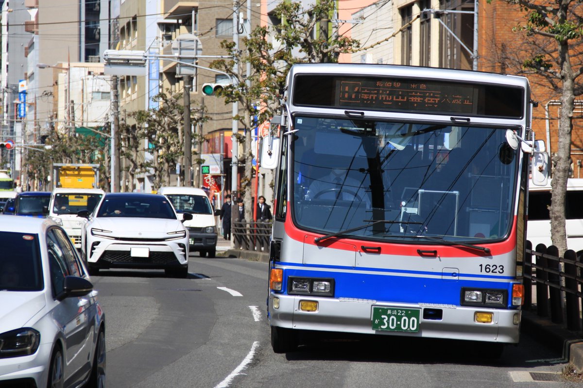 NJnohito's tweet photo. 4 長崎バス
とにかくキュービックが多すぎる！そして白色LEDの車両も多すぎる！(キュービックにも白色LEDをつけている車両がいたり)

長崎市内は撮影に良さげな場所がいっぱい。次行く時はもっと色々な場所で撮りたいです。 https://t.co/gFUVfhBi1q