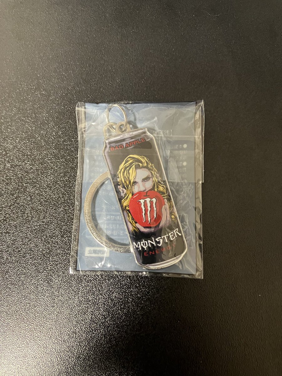 Ken_Tarkey's tweet photo. @Mochi_Potaku ローソンで２本買うとキーホルダー貰えるから参考にどうぞ！ https://t.co/8TJhKE9gT7