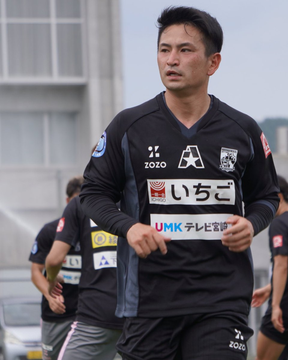 55tegevajaro's tweet photo. ／
TRAINING PHOTO🐶🌴
＼

📸No.99 #村越凱光 選手

背番号は、尊敬している先輩と同じ番号にしたと教えてくれました！

初日からしっかり走りました🏃‍♂️💨

公式Instagramに練習写真を公開しました👀新加入選手のアカウントフォローもお願いします☺️☀️

▽Instagramはこちら
🔗 https://t.co/sDDCpywTsG

＃テゲバジャーロ宮崎 #テゲバ