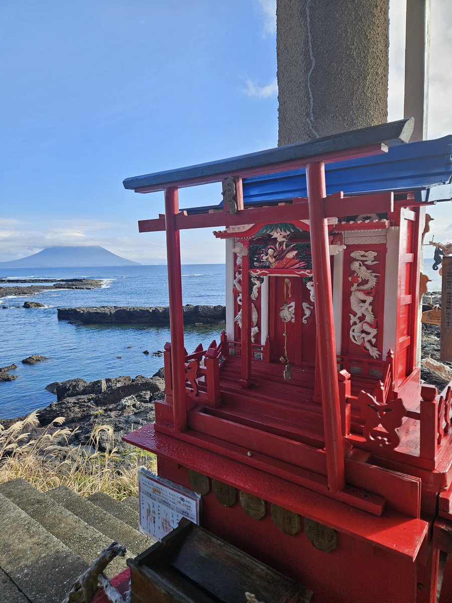IROIRO_Eileen's tweet photo. 鹿児島・南九州市「タツノオトシゴハウス」へ。
実は鹿児島県の形を逆さにすると、タツノオトシゴ（タツノオトシゴ）に見えるって知ってました？
そんな縁から生まれた養殖施設で、たくさんのタツノオトシゴに出会えました。
🎞️https://t.co/HZZYVSEMlN
#鹿児島 #南九州市 #IROIRO https://t.co/xUD08lpdpR
